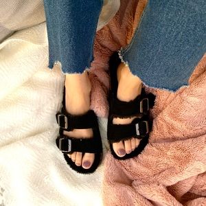 Black fur sandals